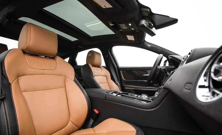 Интерьер Jaguar XJR 2016 года  (US) (фото 4 из 13)